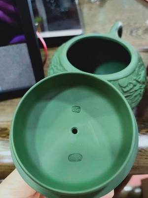 исинский чайник Си Ши Резной Дракон ручной работы с резьбой 02 Коллекционный исинский чайник Си Ши Резной Дракон ручной работы с резьбой, зеленая глина бэншань люй ни